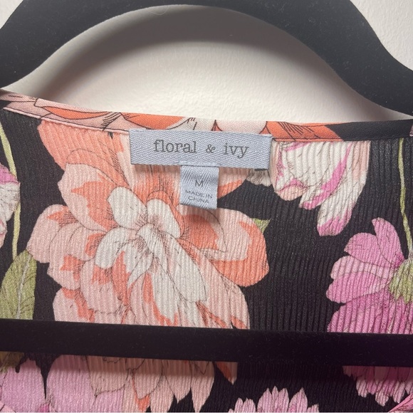 *Sold* Floral & Ivy Women’s Black Pink Floral feminine Blouse Top in M Flowy - Picture 3 of 10